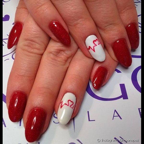 Aposte no esmalte vermelho para garantir uma nail art sedutora para o dia dos namorados